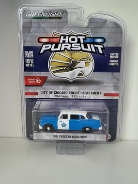 Hot Pursuit 1961 Checker Marathon - Chicago Police (Blue & White)